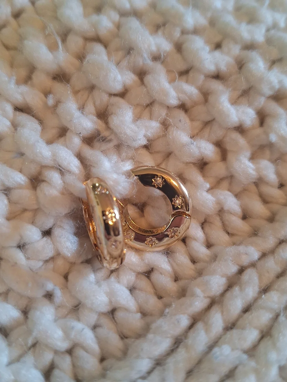 Gold Shiny Star Accent Hoop Earrings - Womens Jewelry 925 Italy NWOT!